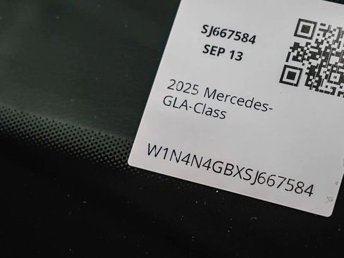 Used 2025 Mercedes-Benz GLA 250 image 28