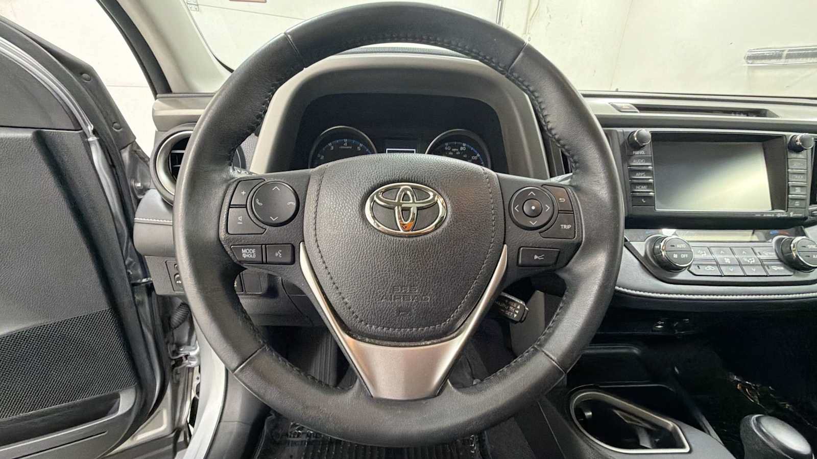 Used 2017 Toyota RAV4 XLE AWD/4WD image 16