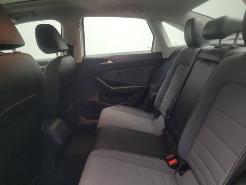 Used 2025 Volkswagen Jetta SE w/ Sunroof Package FWD image 18