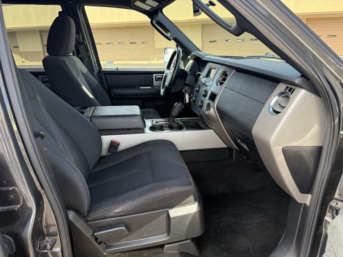 Used 2017 Ford Expedition XLT AWD/4WD image 18