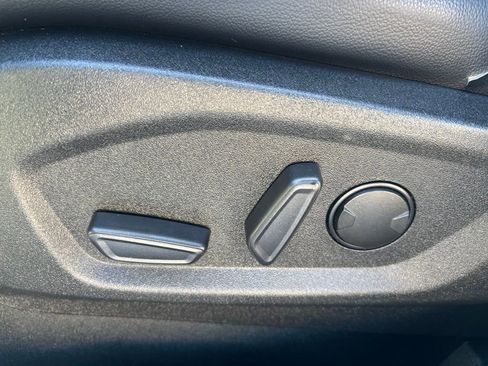 Used 2022 Ford Edge SEL image 17