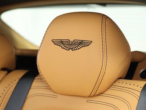 Used 2021 Aston Martin DBX AWD/4WD image 54