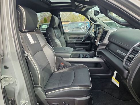 New 2026 RAM 2500 Laramie AWD/4WD image 16