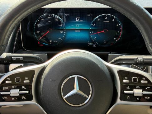 Used 2021 Mercedes-Benz GLB 250 4MATIC image 12