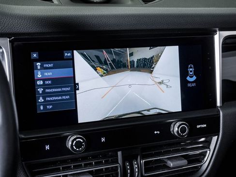 Certified 2022 Porsche Macan image 23