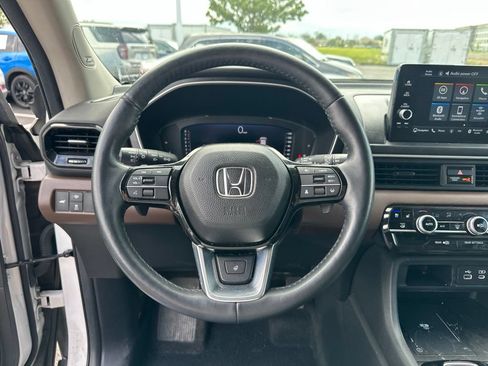 Used 2025 Honda Pilot Elite image 21