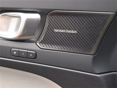 New 2025 Volvo XC40 B5 Ultra w/ Protection Package Premier image 16