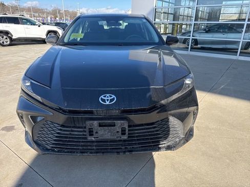 Used 2025 Toyota Camry LE image 2