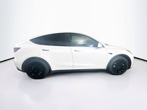 Used 2023 Tesla Model Y Long Range image 10