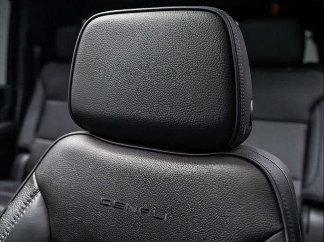 Used 2023 GMC Yukon XL Denali AWD/4WD image 18