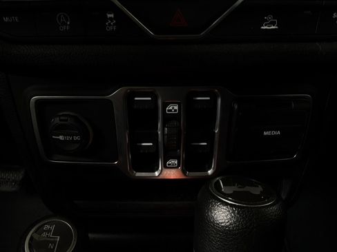 Used 2025 Jeep Wrangler Unlimited Sport AWD/4WD image 22