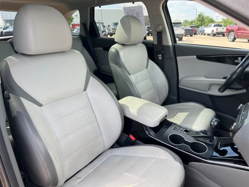 Used 2019 Kia Sorento SX w/ SX Touring Package AWD/4WD image 17