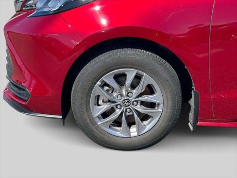 Certified 2024 Toyota Sienna LE w/ LE Plus Package image 11