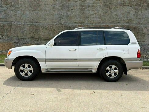 Used 2001 Toyota Land Cruiser w/ Convenience Pkg AWD/4WD image 3