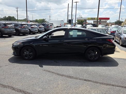 Used 2023 Hyundai Elantra SEL FWD image 5