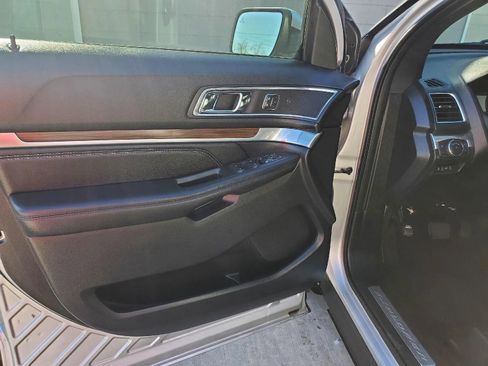 Used 2019 Ford Explorer Limited w/ Class III Trailer Tow Package image 9