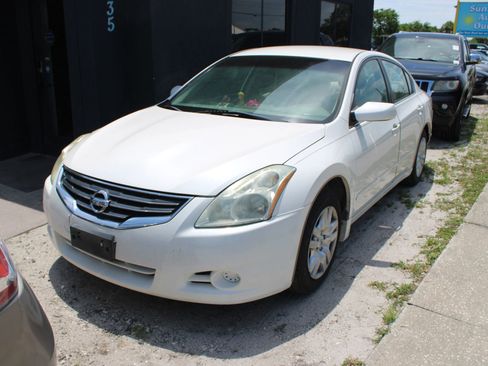 Used 2011 Nissan Altima 2.5 S FWD image 1