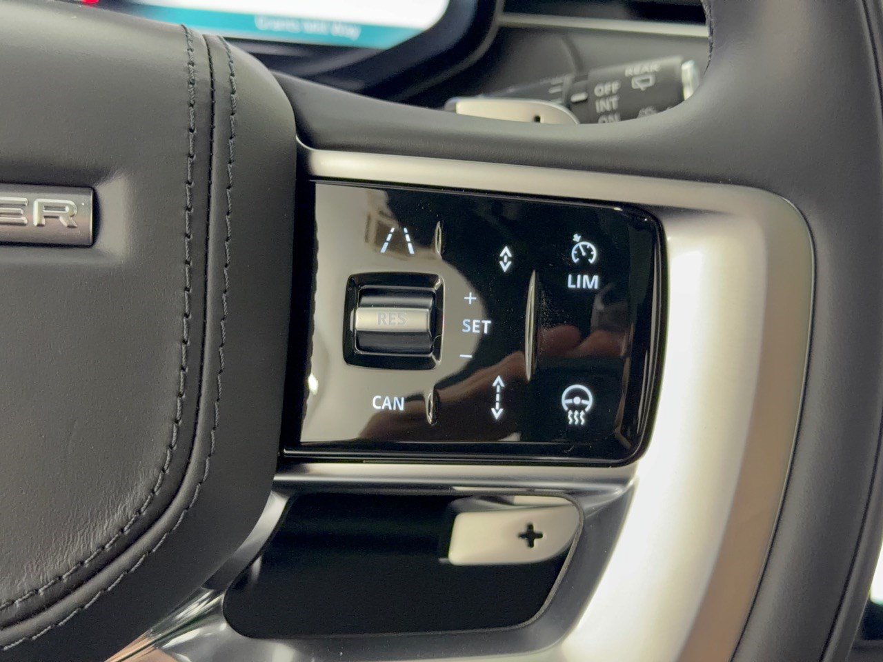 New 2026 Land Rover Range Rover SE AWD/4WD image 19
