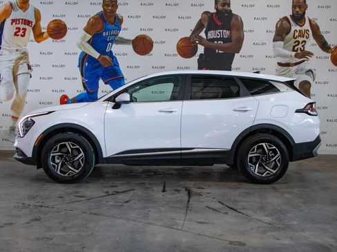 Used 2025 Kia Sportage LX image 16