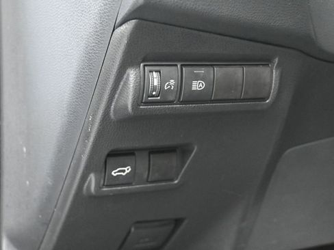 Used 2022 Toyota Corolla Cross XLE image 17