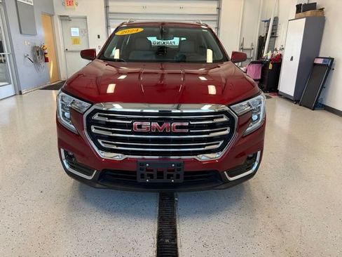 Used 2024 GMC Terrain SLT AWD/4WD image 3