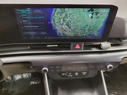 Used 2025 Kia Carnival FWD image 7