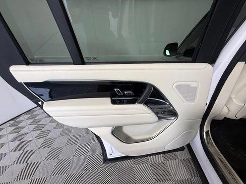 Used 2025 Land Rover Range Rover Long Wheelbase SE AWD/4WD image 27