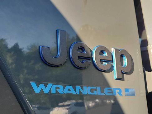Used 2023 Jeep Wrangler Unlimited w/ Cold Weather Group AWD/4WD image 30
