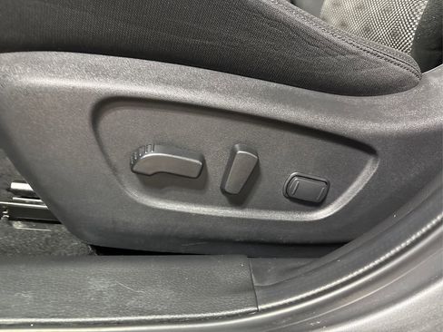 Used 2020 Nissan Rogue Sport SV image 34