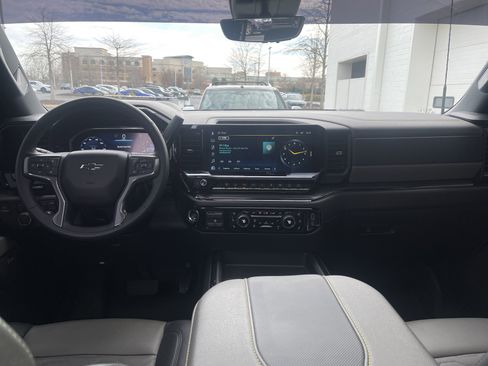 Used 2025 Chevrolet Silverado 2500 ZR2 w/ Technology Package image 29