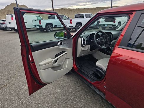 Used 2022 Kia Soul LX w/ Technology Package FWD image 18
