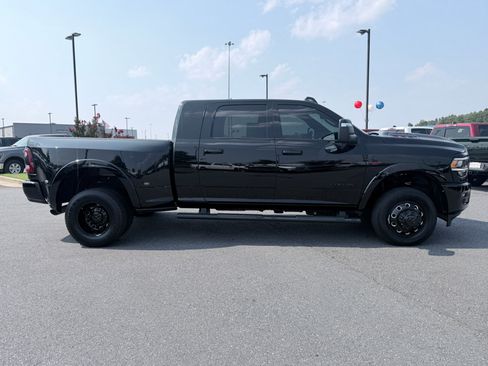 Used 2024 RAM 3500 Laramie w/ Night Edition AWD/4WD image 4