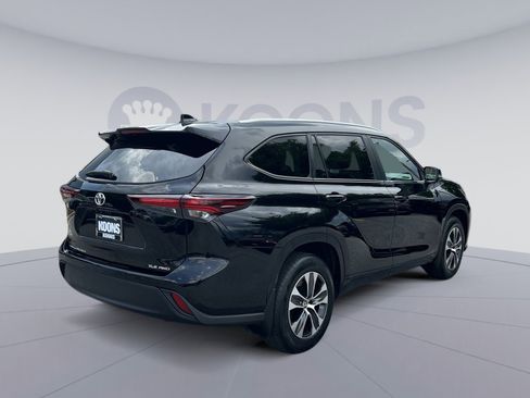 Used 2024 Toyota Highlander XLE AWD/4WD image 7