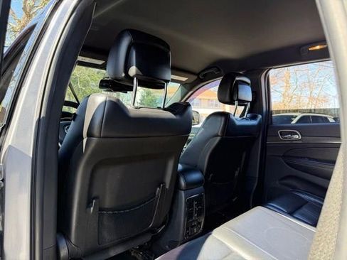 Used 2015 Jeep Grand Cherokee Limited AWD/4WD image 25