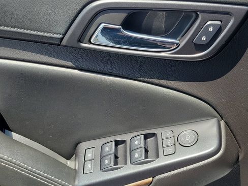 Used 2016 Chevrolet Suburban LT RWD image 16