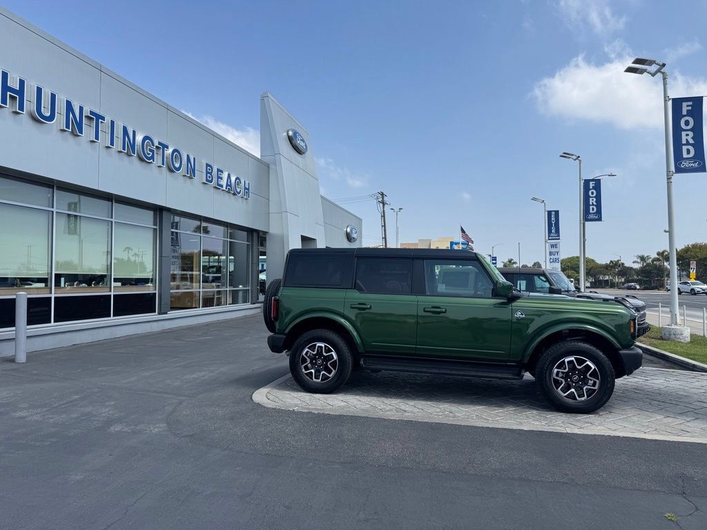 Used 2025 Ford Bronco Outer Banks AWD/4WD image 3