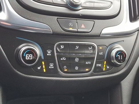 Used 2023 Chevrolet Equinox LT image 16