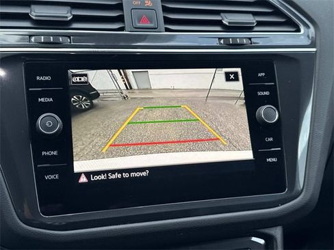 Certified 2022 Volkswagen Tiguan SE image 23