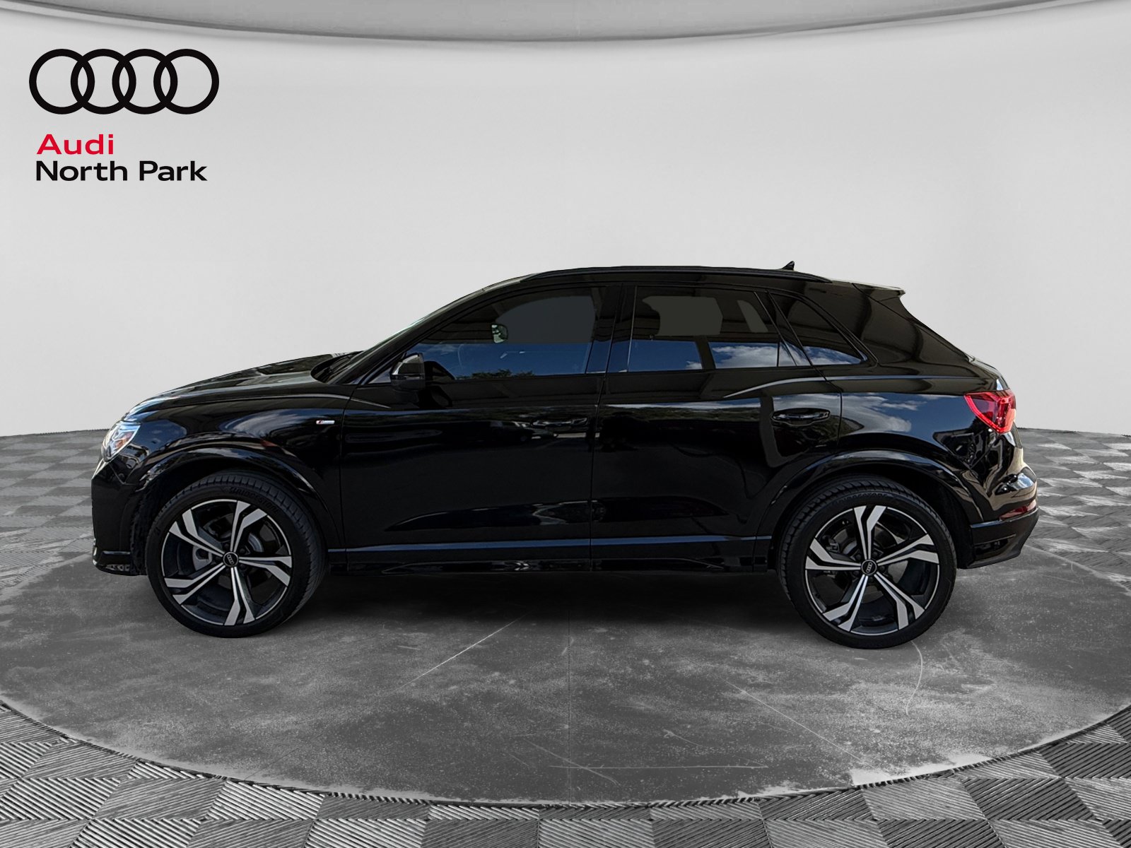 Used 2024 Audi Q3 2.0T Premium Plus AWD/4WD image 2