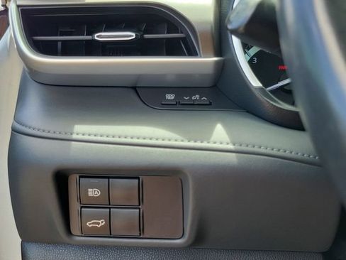 Used 2022 Toyota Highlander XLE image 28