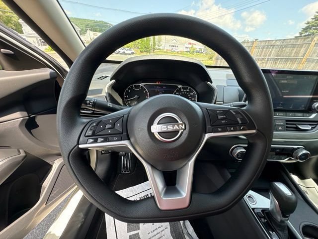 Used 2025 Nissan Altima 2.5 SV FWD image 16