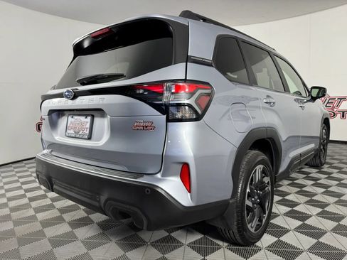 Used 2025 Subaru Forester Limited AWD/4WD image 32