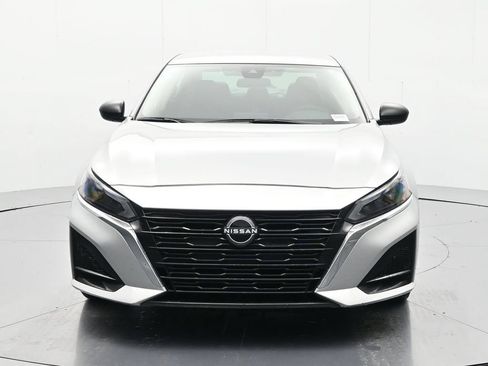 Certified 2025 Nissan Altima 2.5 SV FWD image 2