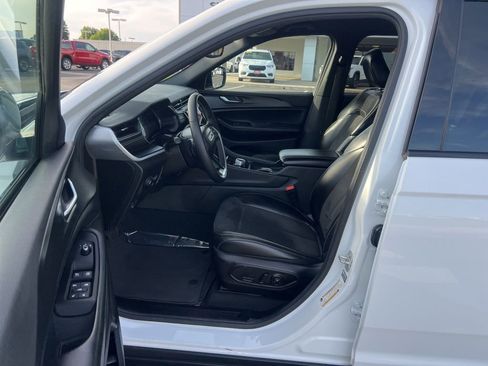 Used 2024 Jeep Grand Cherokee Altitude RWD image 21