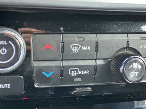 Used 2024 Jeep Compass Latitude image 28