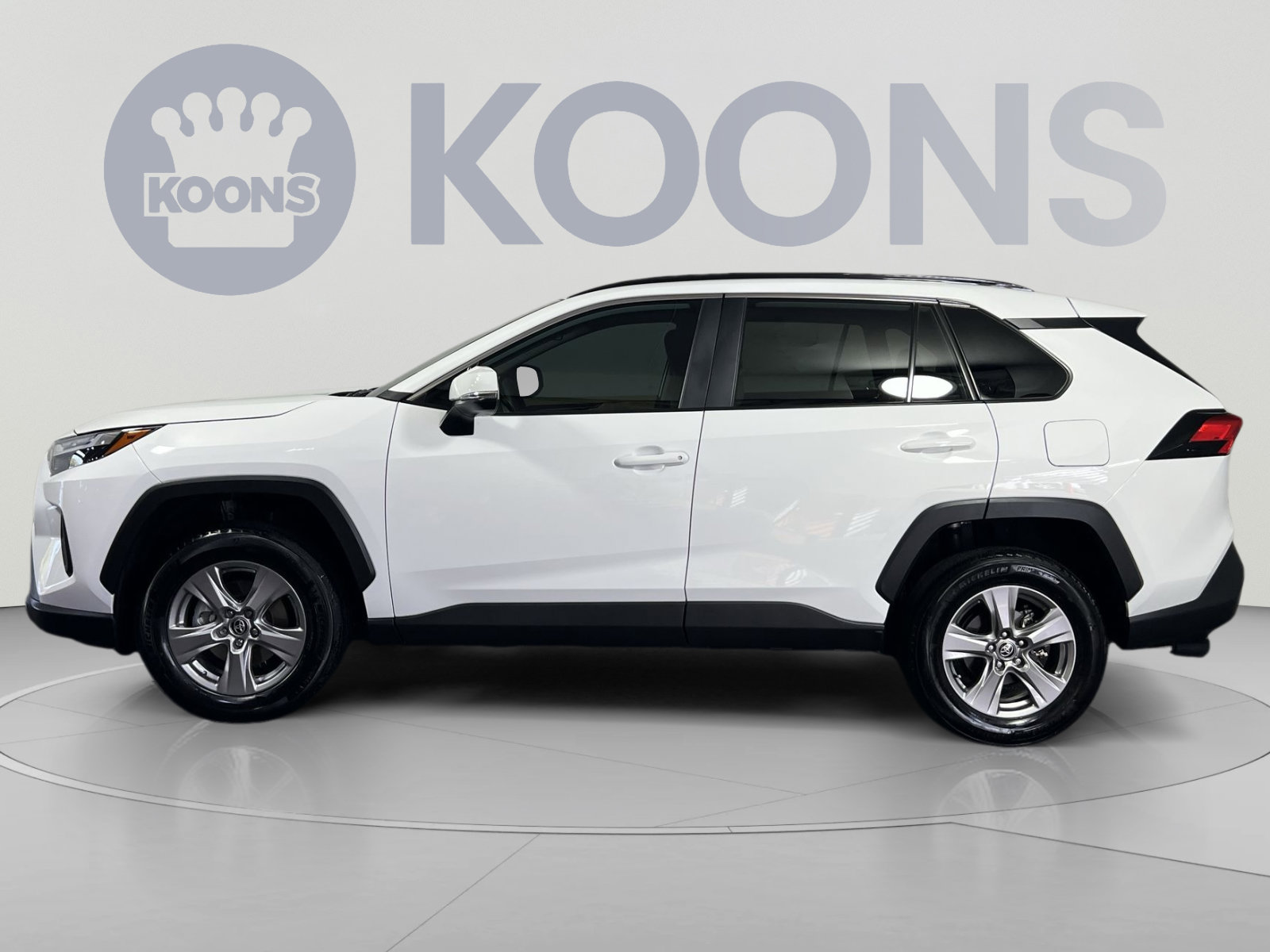 Used 2025 Toyota RAV4 XLE w/ Convenience Package FWD image 2