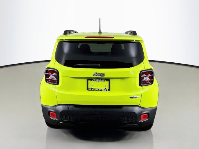 Used 2017 Jeep Renegade Latitude w/ Popular Equipment Group FWD image 9