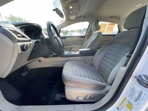 Used 2018 Ford Fusion SE FWD image 15