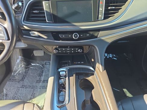 Used 2024 Buick Enclave Premium image 12