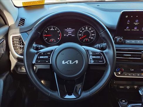 Used 2023 Kia Seltos S w/ Navigation Package image 16